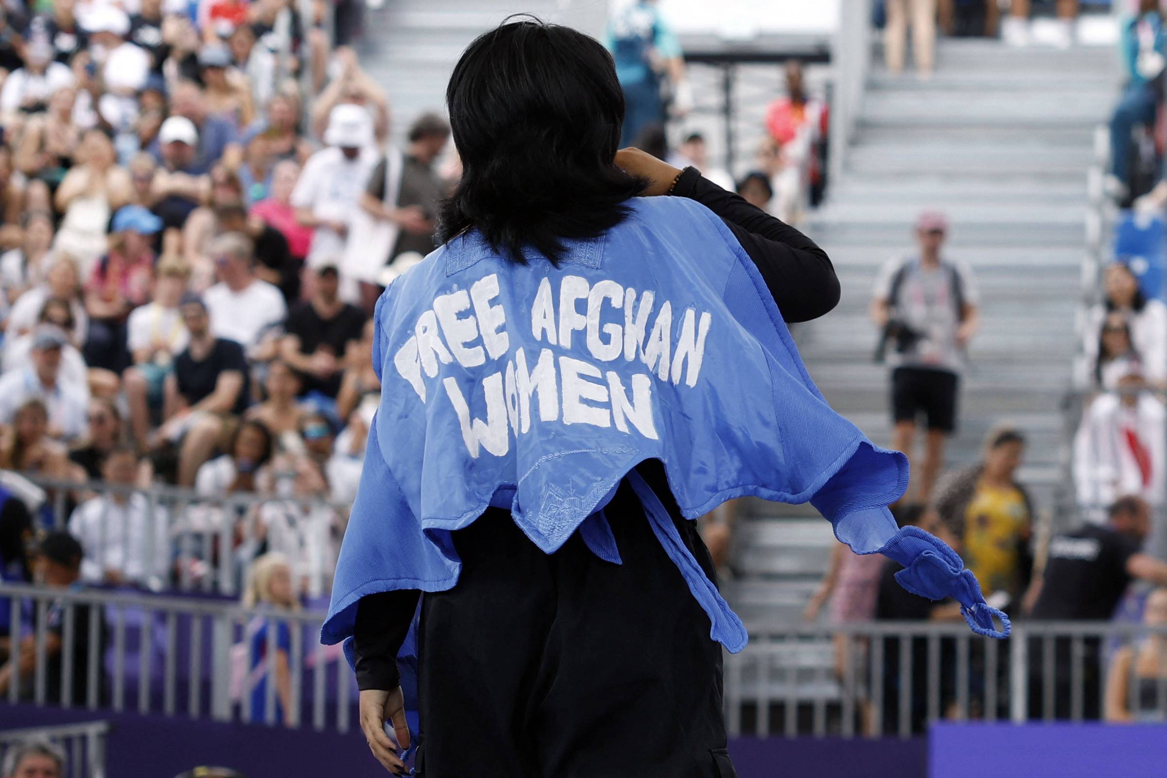 Olimpíada desqualifica B-girl afegã por mensagem política – 10/08/2024 – Esporte