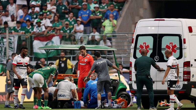 Patrick, do São Paulo, passará a noite internado após bater a cabeça – 18/08/2024 – Esporte