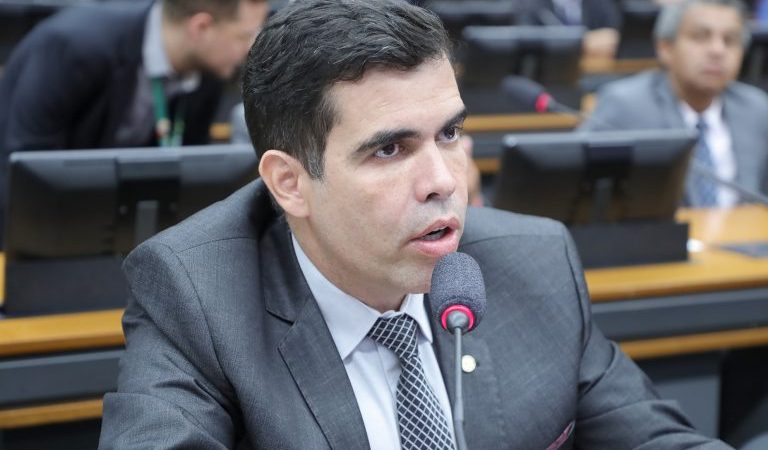 Projeto obriga bancos a oferecer gratuitamente cartão de débito a clientes com conta-salário – Notícias