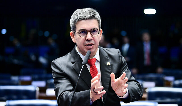 Randolfe diz que acordo sobre emendas foi “freio de arrumação”