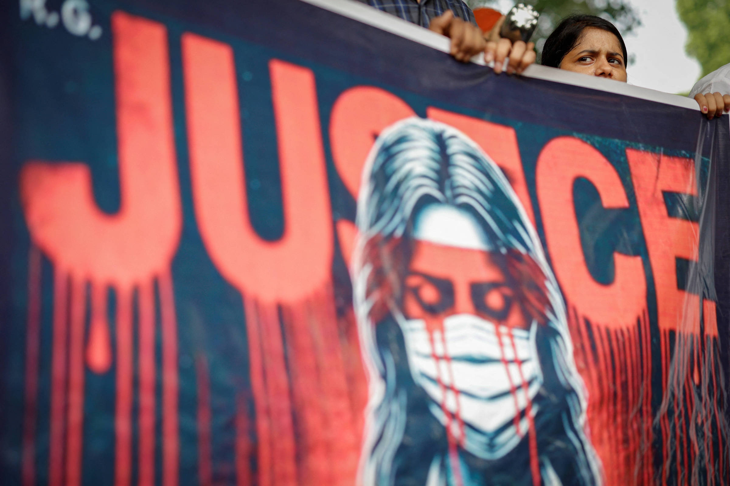 Rivais se unem em protesto contra estupro e assassinato – 19/08/2024 – Esporte