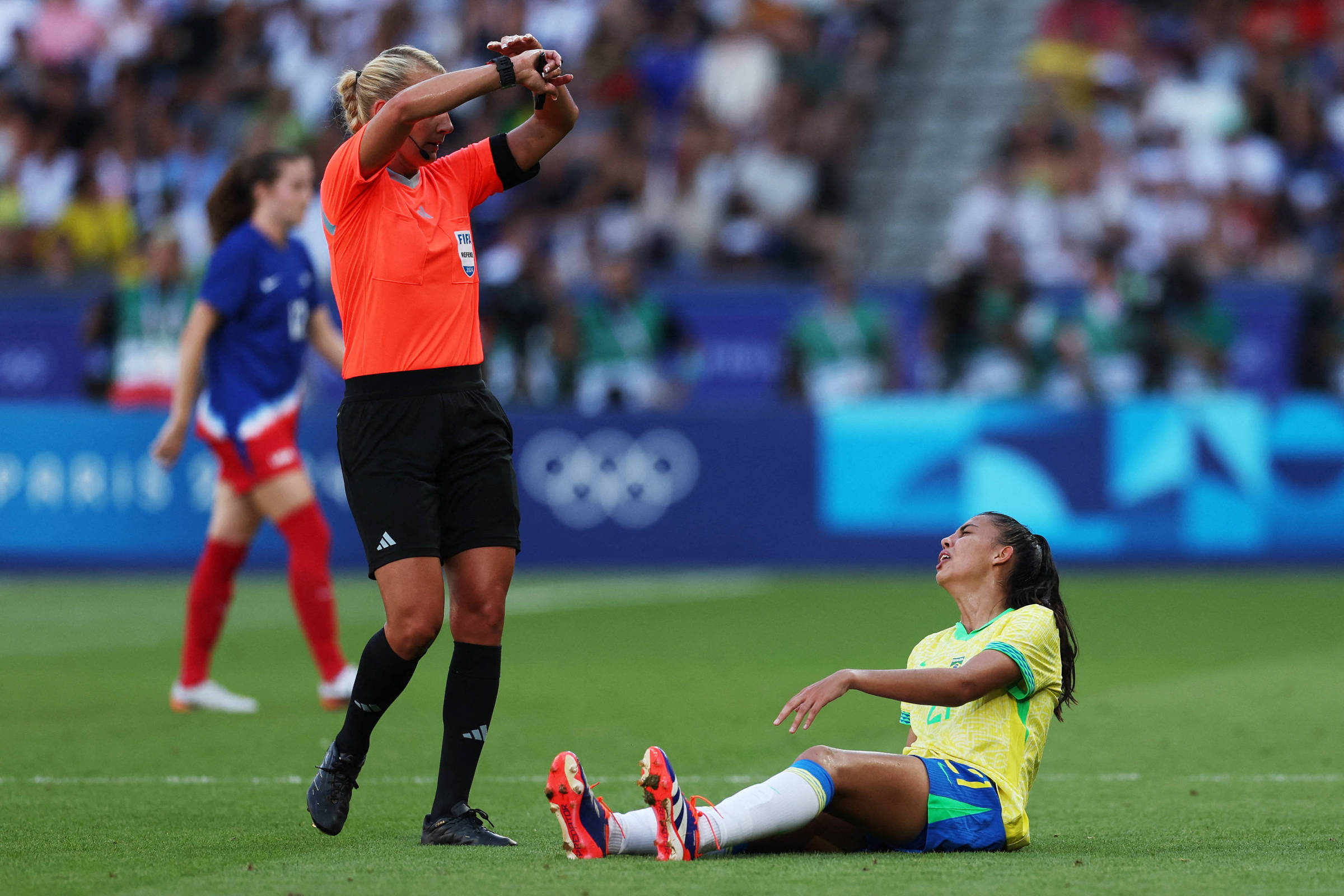 Seleção feminina de futebol reclama de árbitra da final – 10/08/2024 – Esporte