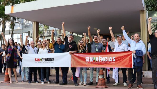 Servidores de agências reguladoras aceitam proposta de 27%