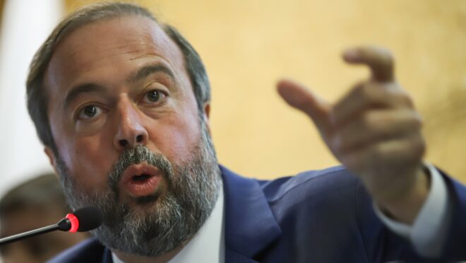 Silveira cobra agilidade da Aneel e ameaça intervir na agência