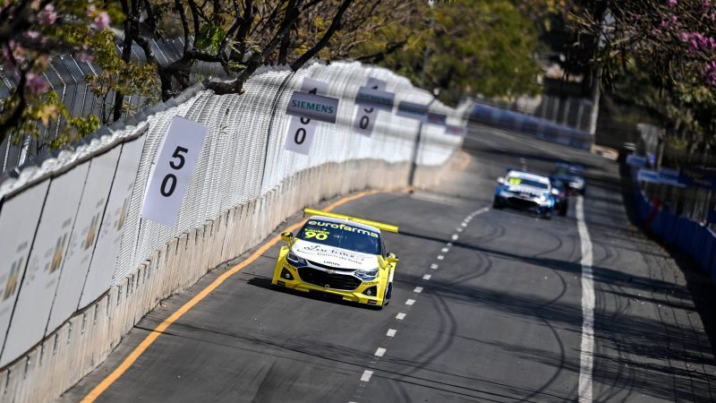 Sob protestos, Stock Car realiza primeira prova em circuito de rua de BH – 17/08/2024 – Esporte