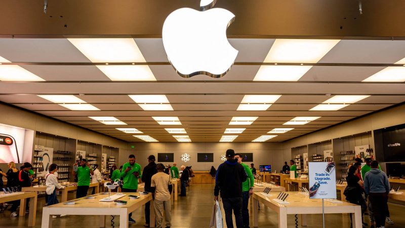 Trabalhadores selam acordo com Apple após longa negociação – 09/08/2024 – Tec