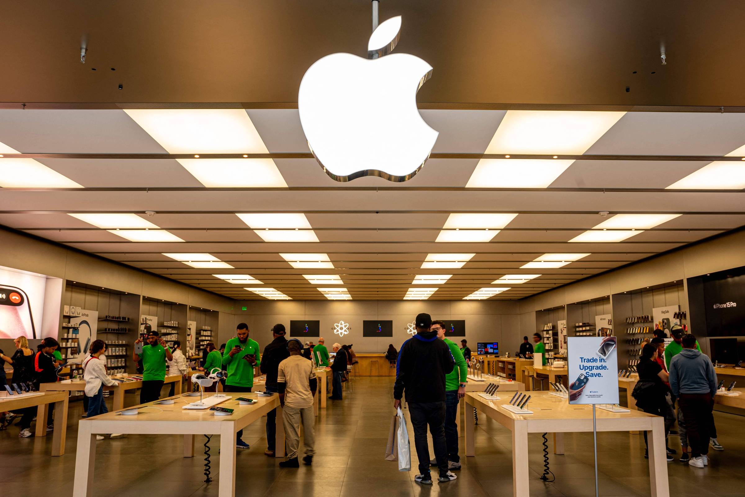 Trabalhadores selam acordo com Apple após longa negociação – 09/08/2024 – Tec