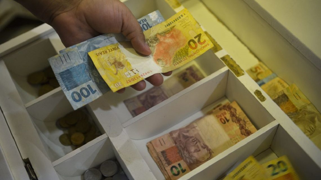 taxa Selic x taxas bancárias
