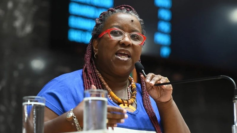 “A gente precisa sair desse luto e ir para a luta”, diz Macaé Evaristo
