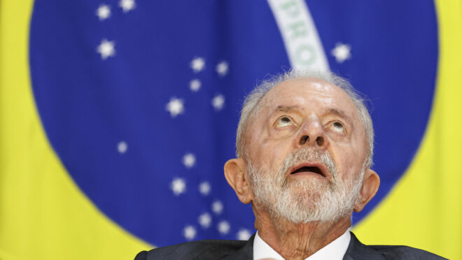 Após cinco anos em queda, número de servidores cresce com Lula