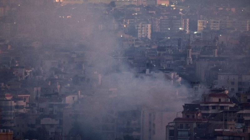 Ataque aéreo de Israel atinge prédio residencial em Beirute, capital do Líbano