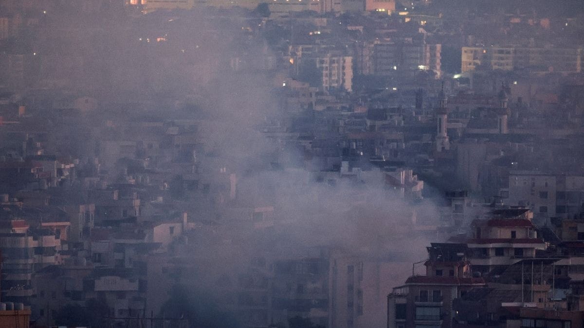 Ataque aéreo de Israel atinge prédio residencial em Beirute, capital do Líbano