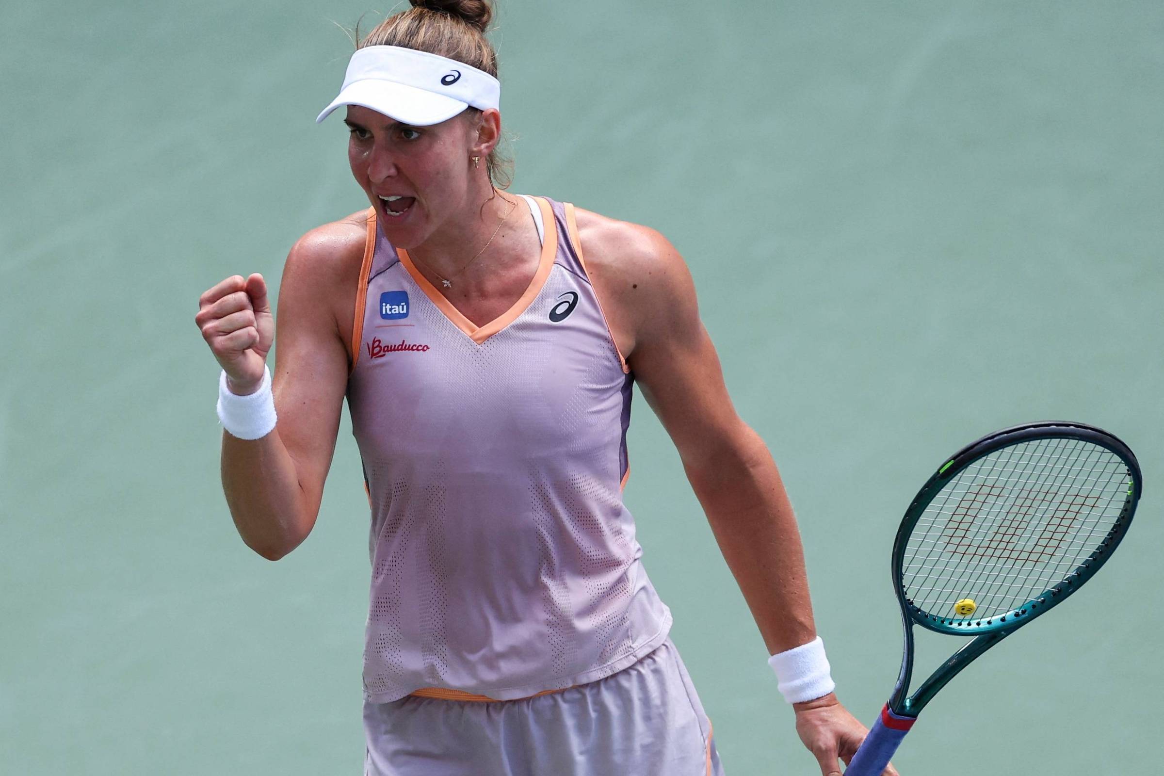 Bia Haddad bate Wozniacki e vai às quartas do US Open – 02/09/2024 – Esporte