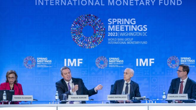 Brasil sinaliza contra austeridade nomeando economista para FMI