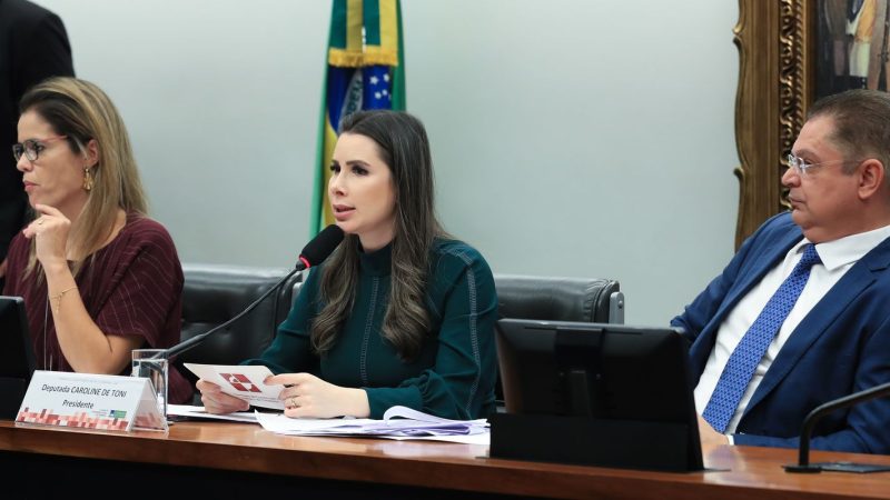 CCJ adia discussão da anistia de golpistas para depois das eleições