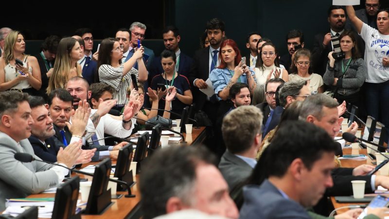 CCJ discute anistia aos presos do 8 de janeiro