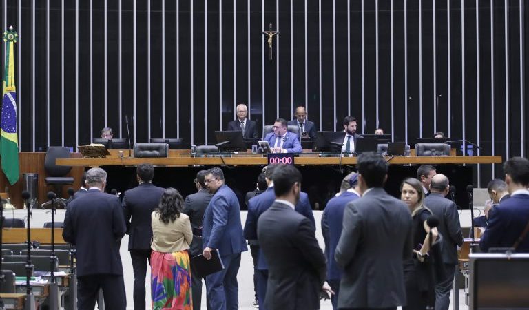 Câmara aprova emendas do Senado ao projeto que dispensa licitação durante calamidades – Notícias