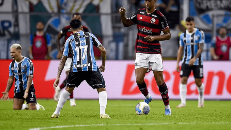 Carlinhos sofre racismo após ser expluso contra o Grêmio, diz Flamengo