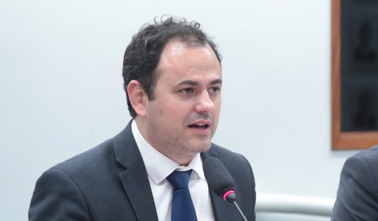 Comissão debate a dívida pública e o impacto da política de juros nos direitos sociais – Notícias