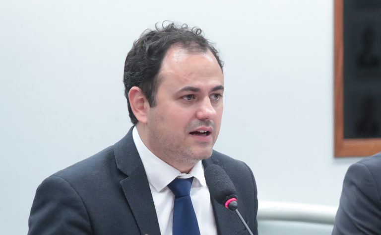Comissão debate a dívida pública e o impacto da política de juros nos direitos sociais – Notícias