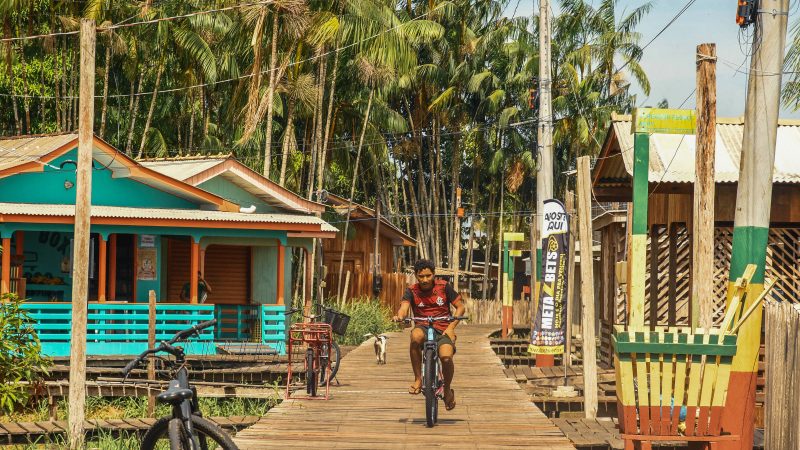 Conheça Afuá, cidade colorida e flutuante no Pará – 11/09/2024 – Turismo