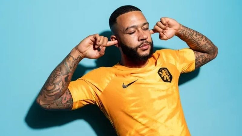 Corinthians destaca comemoração de Memphis Depay; entenda o gesto dele nos gols
