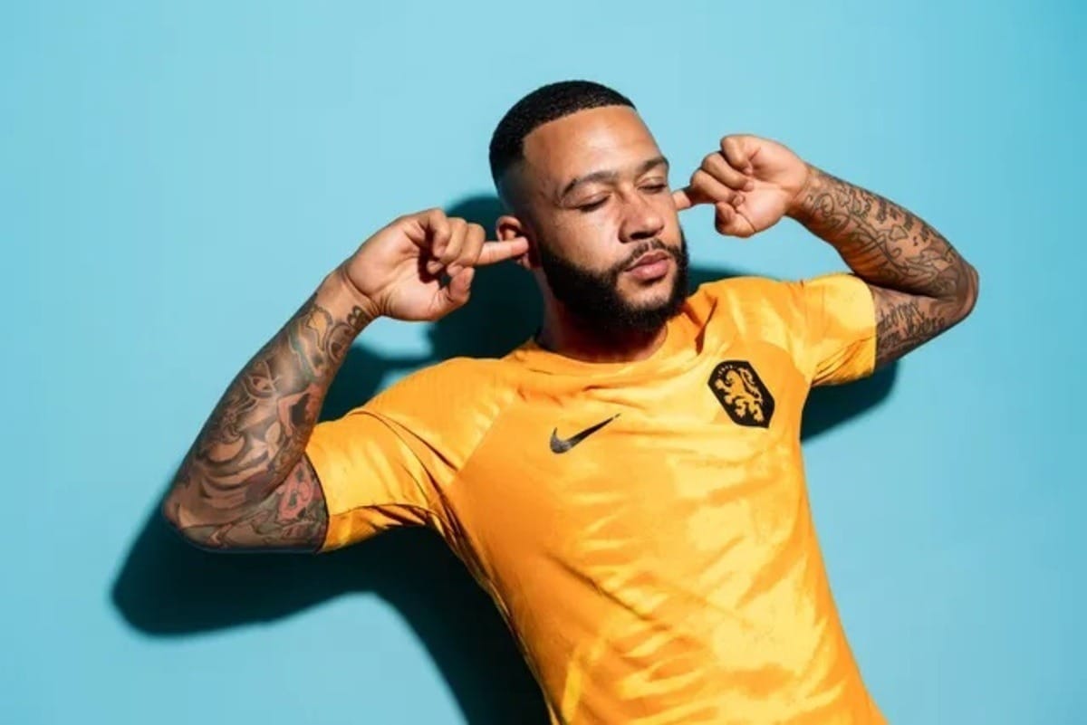 Corinthians destaca comemoração de Memphis Depay; entenda o gesto dele nos gols