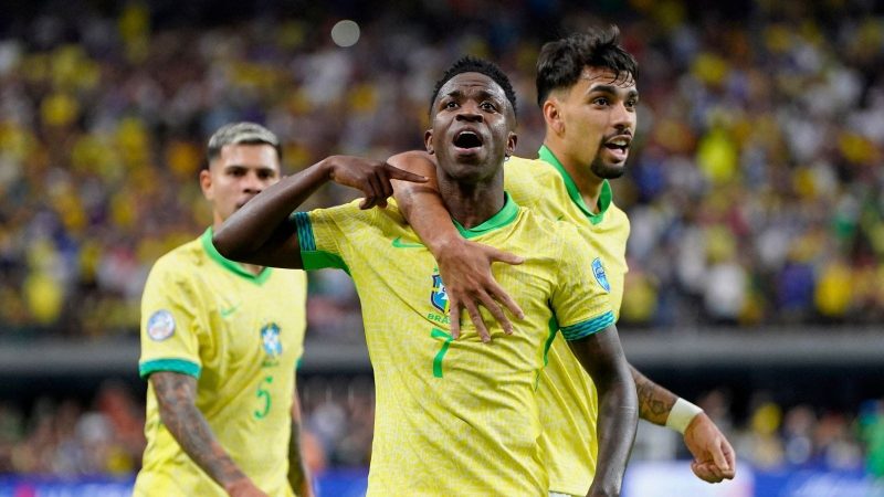 Dorival pede paciência com Vini Jr na Seleção e diz que cobranças são “naturais”