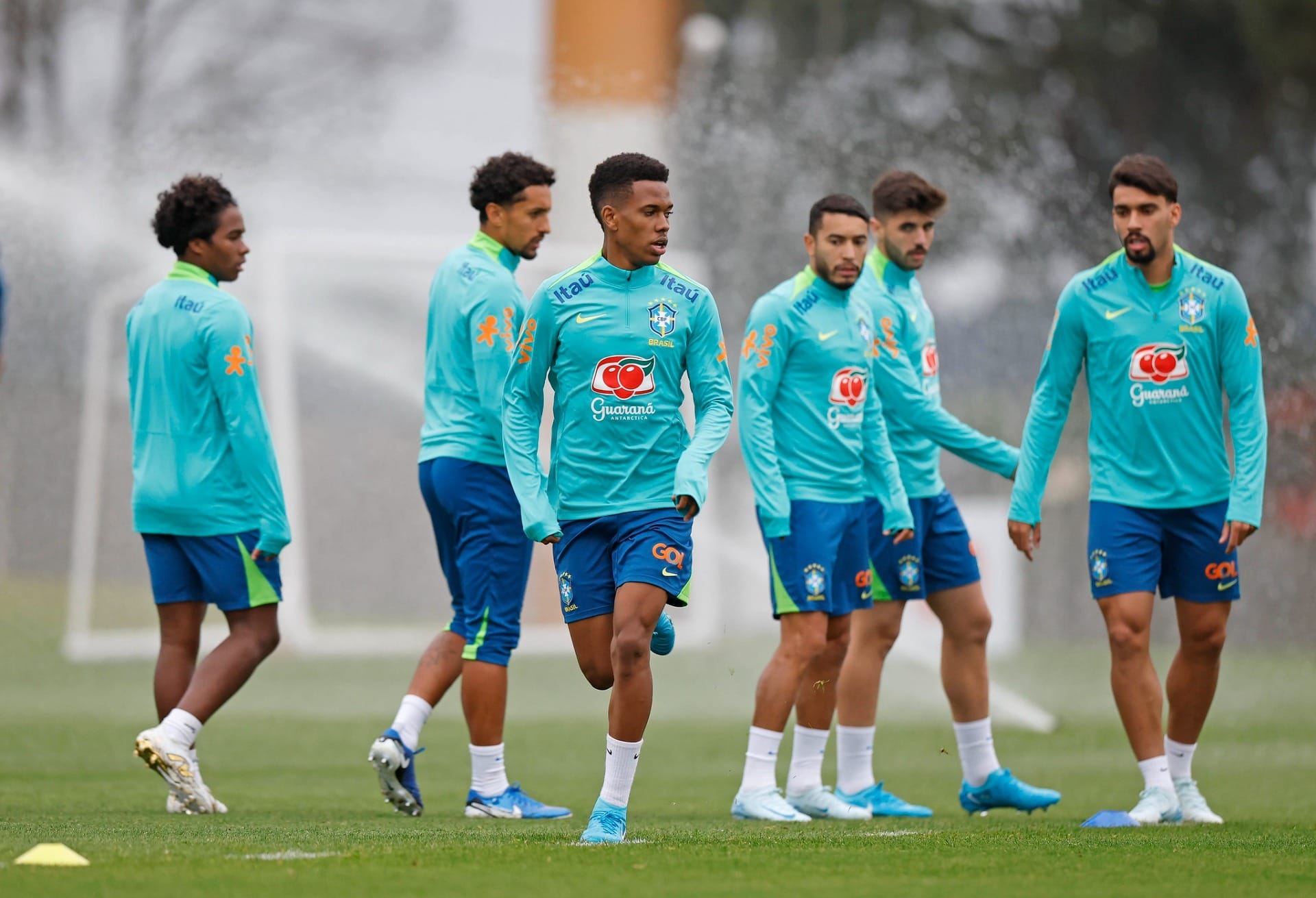 Estêvão se torna o 5º mais jovem a entrar em campo pela Seleção Brasileira