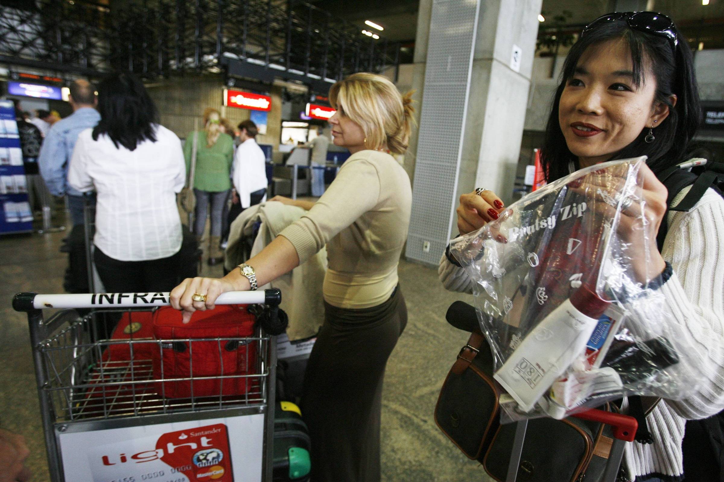 Europa: aeroporto volta a limitar líquido na mala de mão – 02/09/2024 – Mercado
