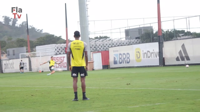 Flamengo afina a pontaria antes do duelo contra o Peñarol