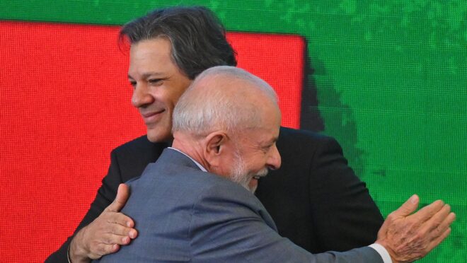 Governo dribla lei fiscal para multiplicar Auxílio Gás