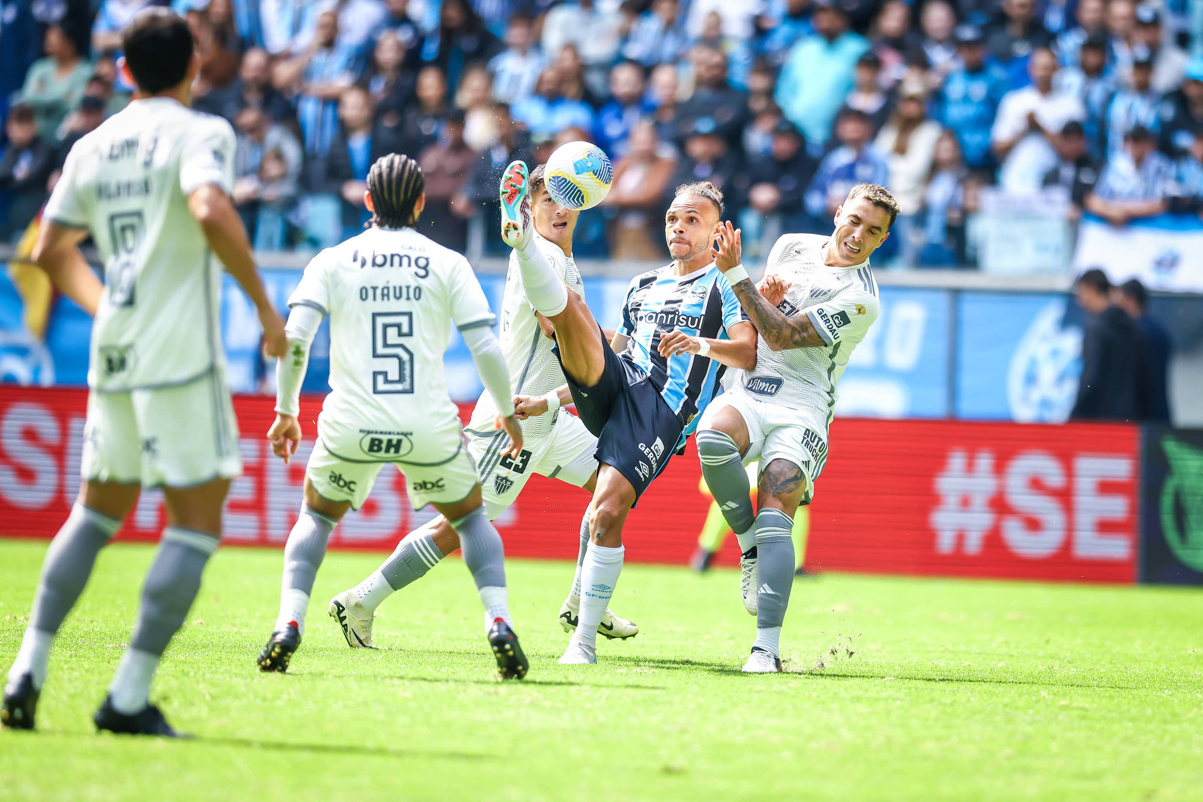 Grêmio perde para Atlético em volta a arena após enchentes – 01/09/2024 – Esporte