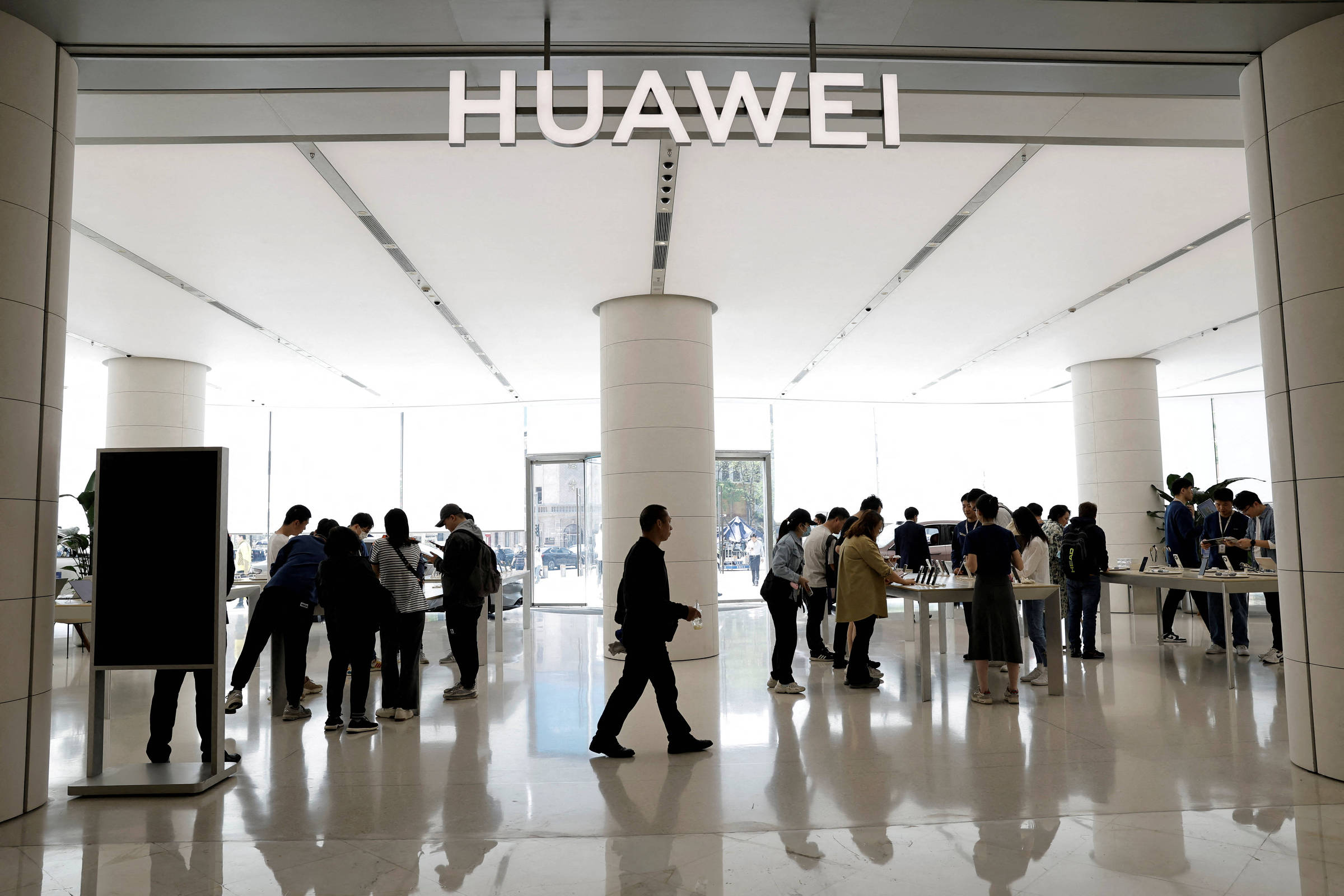 Huawei: celular que abre em Z tem 3 mi de pré-encomendas – 09/09/2024 – Tec