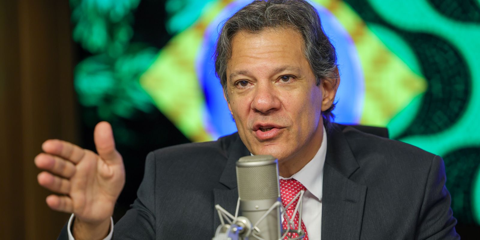 Isenção do IR para quem ganha até R$ 5 mil pode vir antes de 2027