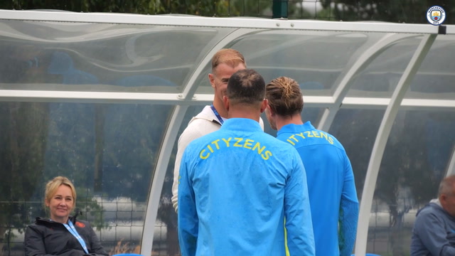 Joe Hart encontra Haaland, Guardiola e elenco do Manchester City