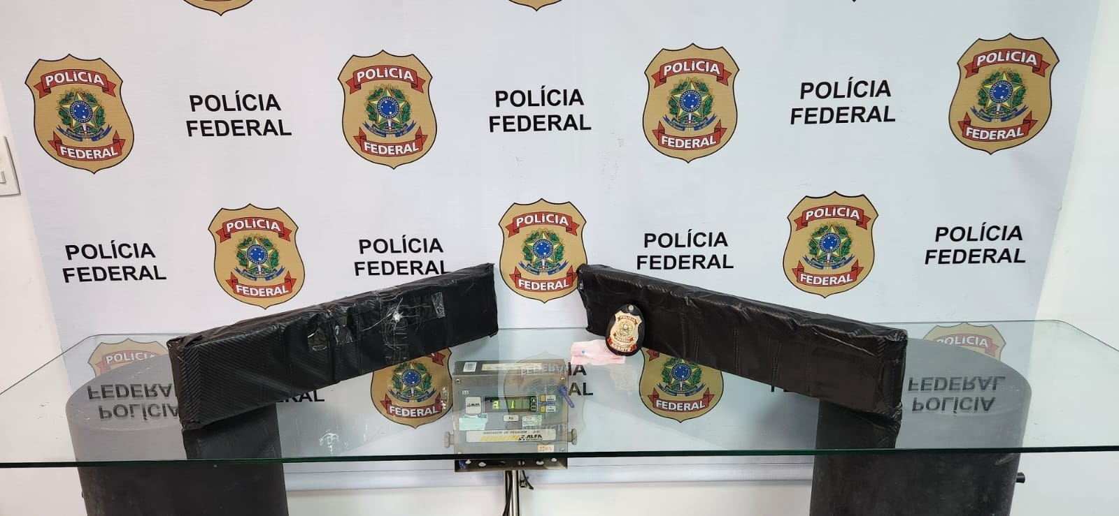 Jovem é detido com droga em fundo falso de mala no Galeão
