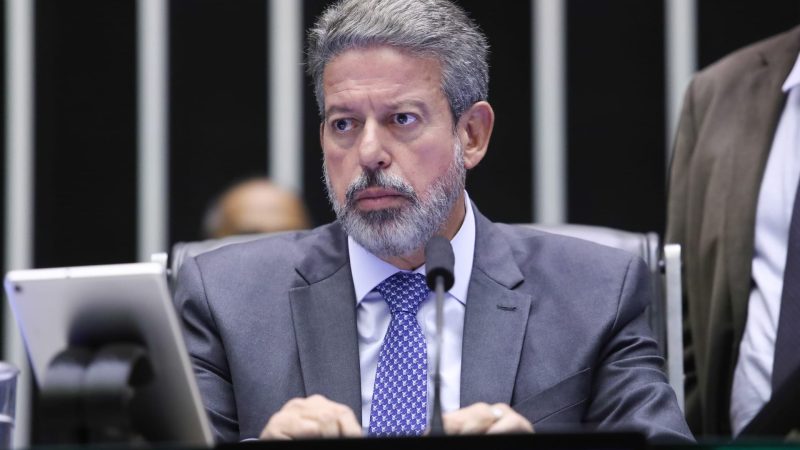 Lira busca sucessor na Câmara que consiga se impor sobre o Executivo