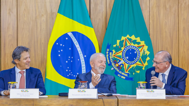 Lula cobra “entusiasmo” de Haddad em evento com empresários