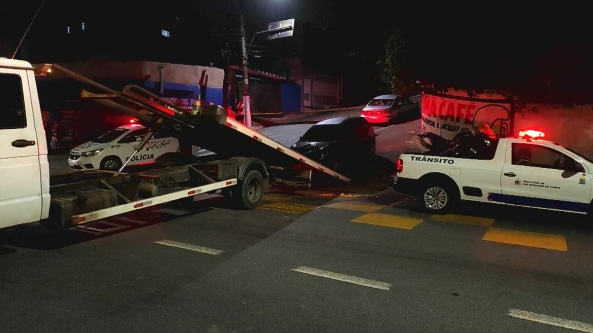 Motorista reage a assalto e atropela suspeitos na Grande SP; um morreu