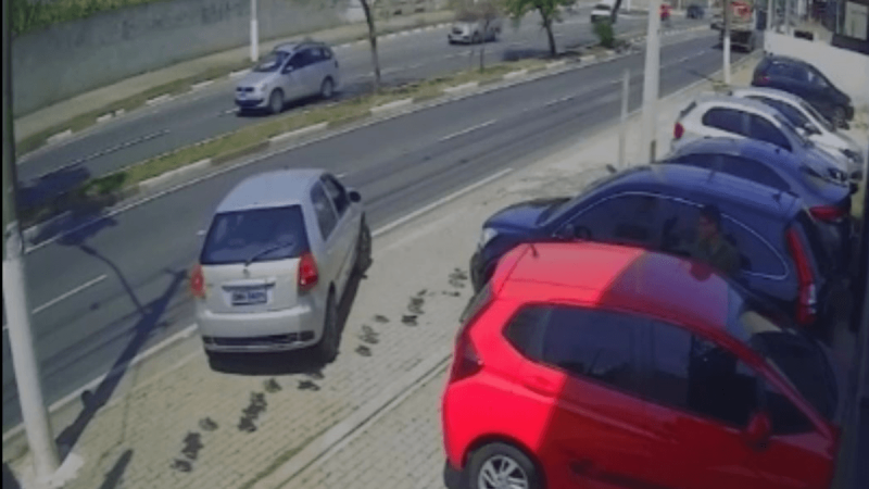 Mulher faz teste drive em concessionária e vai embora com o carro no interior de SP