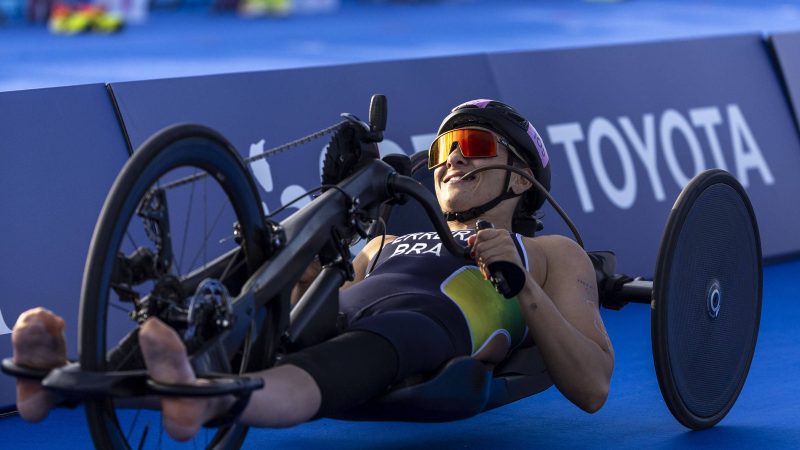 Paralimpíadas: brasileira abandona prova de triatlo – 02/09/2024 – Esporte
