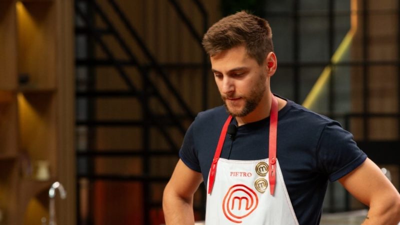 Pietro é eliminado do MasterChef após desastre com torta mousse: “Era meu ponto fraco”