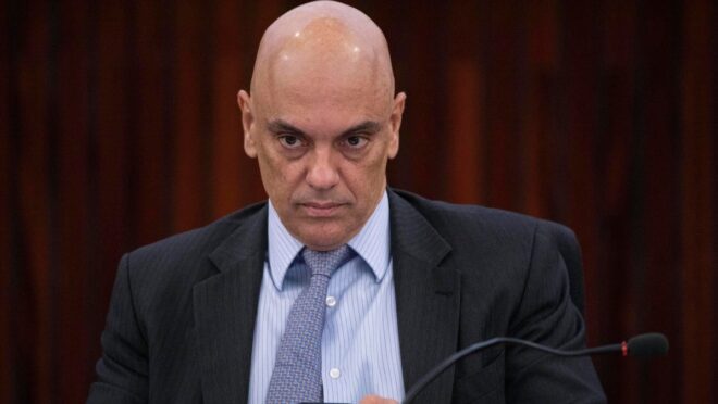 Pressão sobre Moraes aumenta, apesar de respaldo do plenário