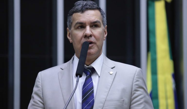 Projeto proíbe venda de cobre para empresa que não segue programa de qualidade de fios e cabos – Notícias