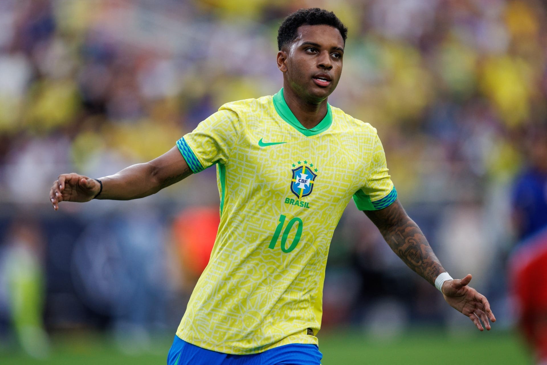 Rodrygo destaca vitória, mas reconhece jogo abaixo do Brasil: “Vamos melhorar”