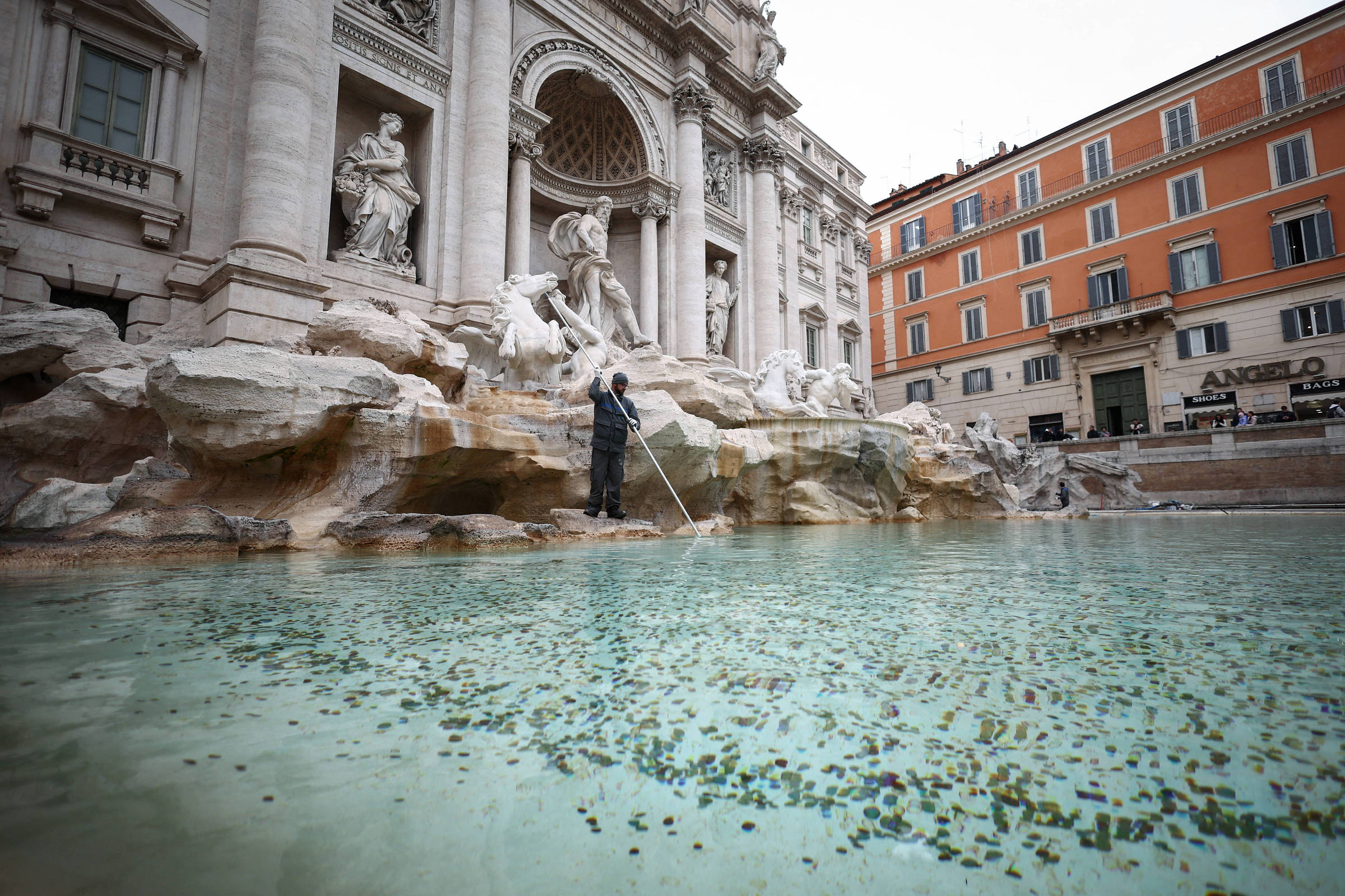 Roma considera criar taxa de acesso à Fonte de Trevi – 12/09/2024 – Turismo