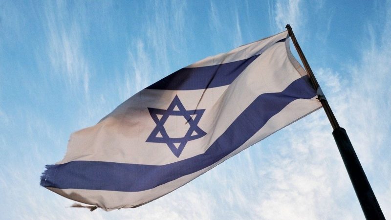 Soldados israelenses jogam três palestinos de um prédio em Qabatiya, na Cisjordânia
