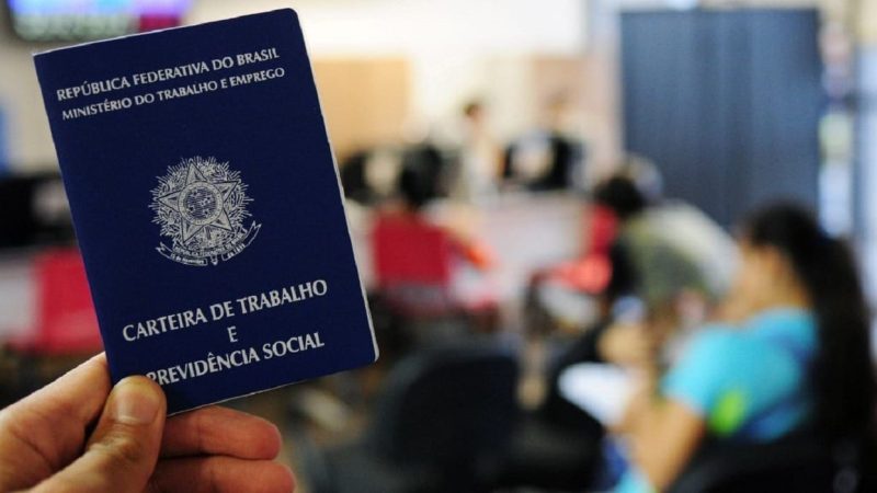 Taxa de desemprego cai para 6,6%; população ocupada bate recorde