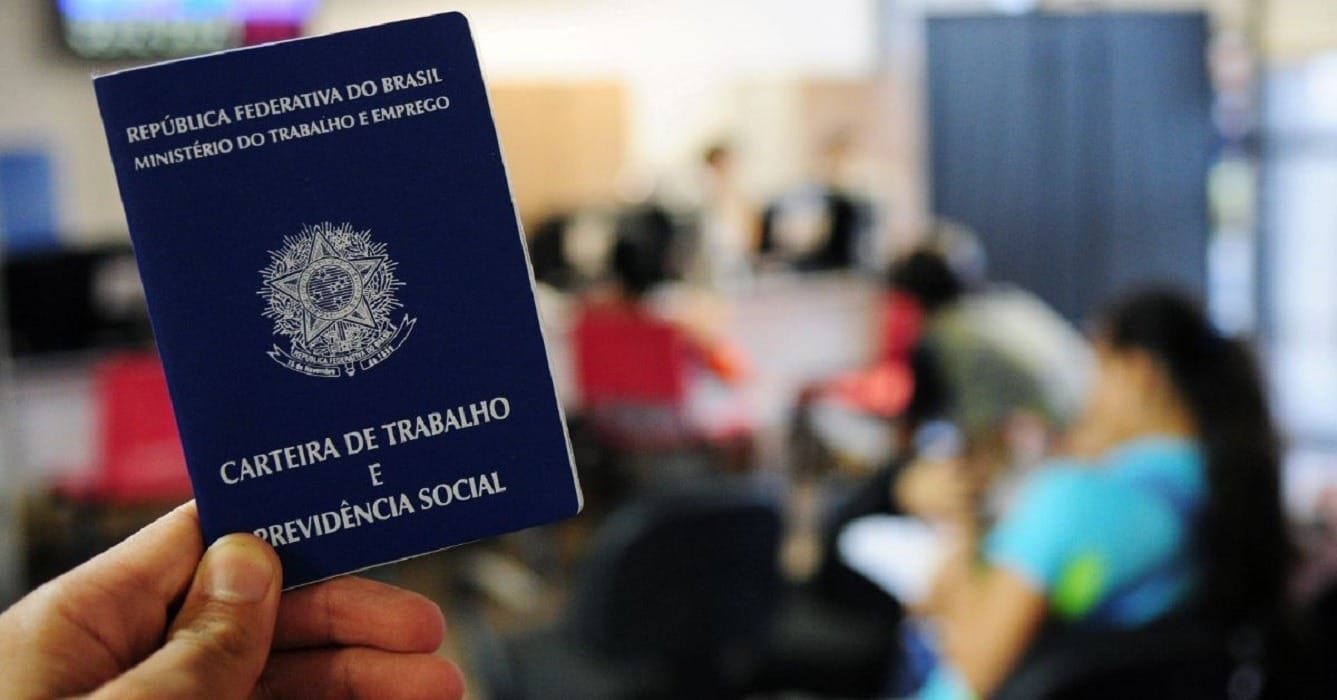 Taxa de desemprego cai para 6,6%; população ocupada bate recorde